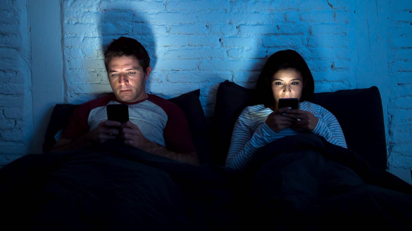 نورآبی صفحه گوشی