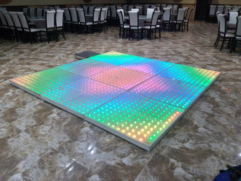 رقص با لامپ های led