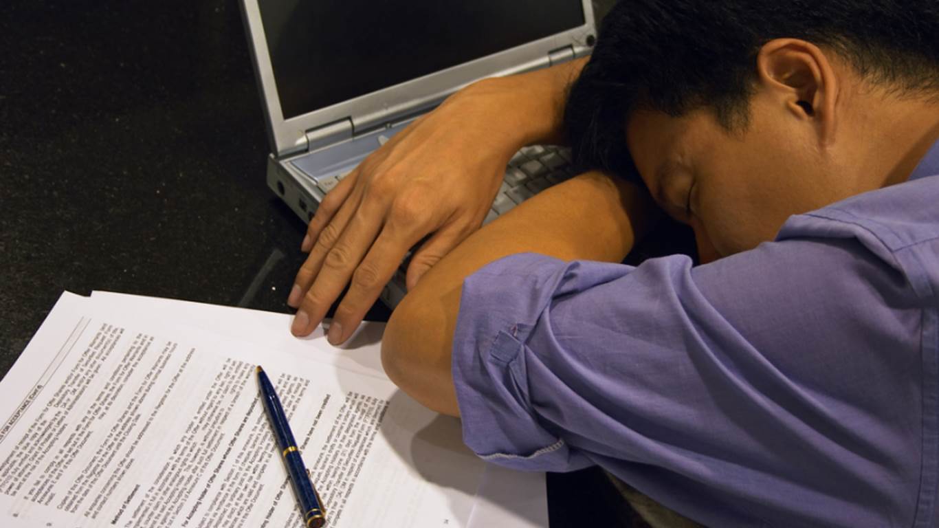 چرت زدن در محل کار