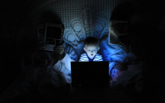 نور آبی نمایشگر گوشی چگونه روی کیفیت خواب تاثیر می‌گذارد؟